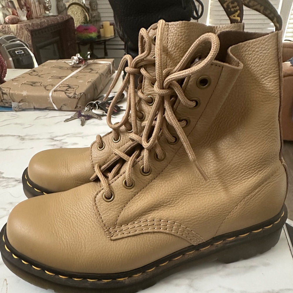 Dr Martens Tan Leather Boots Size 8